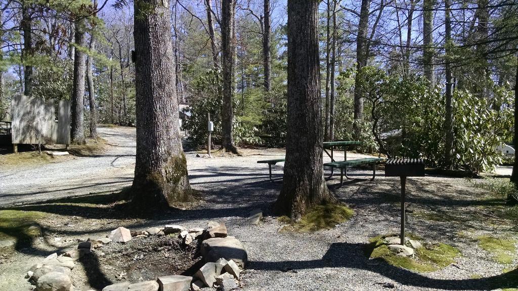 Linville Falls Campground, Rv Park, And Cabins Exterior photo