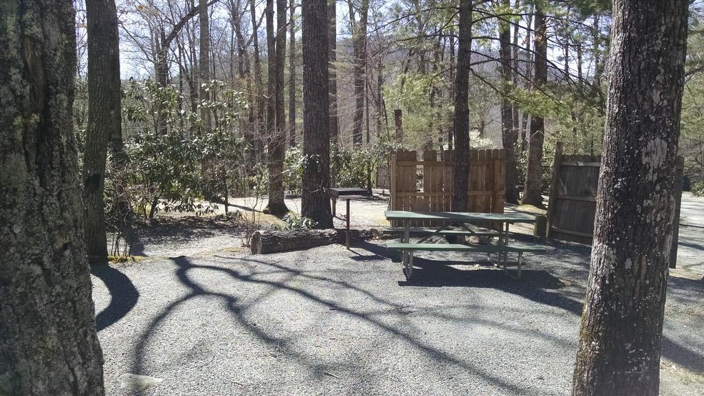 Linville Falls Campground, Rv Park, And Cabins Exterior photo