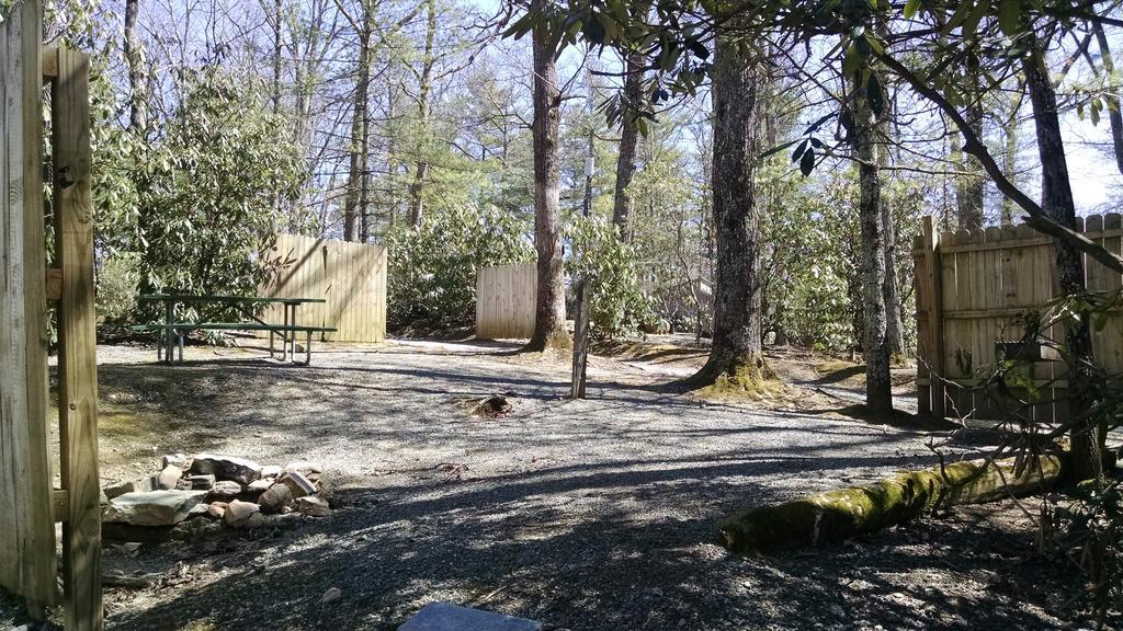 Linville Falls Campground, Rv Park, And Cabins Exterior photo