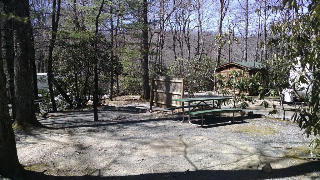 Linville Falls Campground, Rv Park, And Cabins Exterior photo
