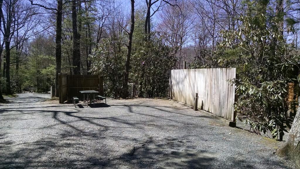 Linville Falls Campground, Rv Park, And Cabins Exterior photo