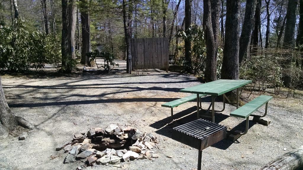 Linville Falls Campground, Rv Park, And Cabins Exterior photo