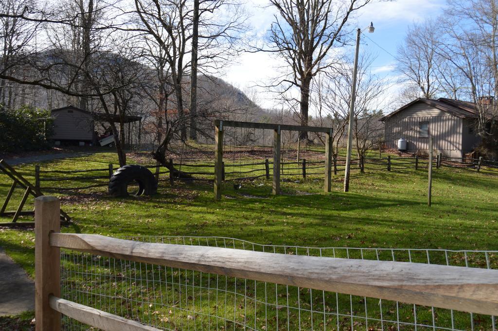 Linville Falls Campground, Rv Park, And Cabins Exterior photo