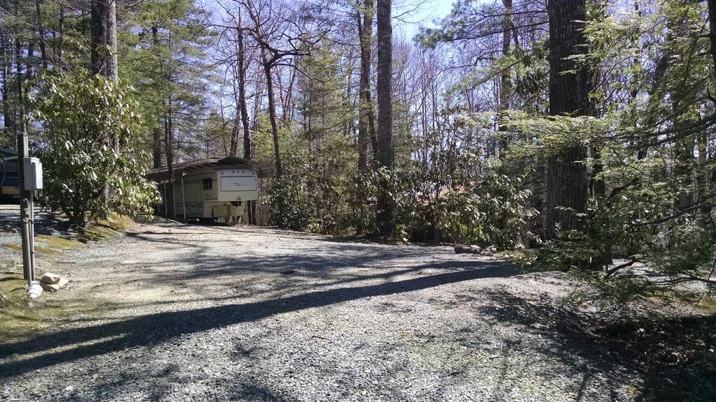Linville Falls Campground, Rv Park, And Cabins Exterior photo