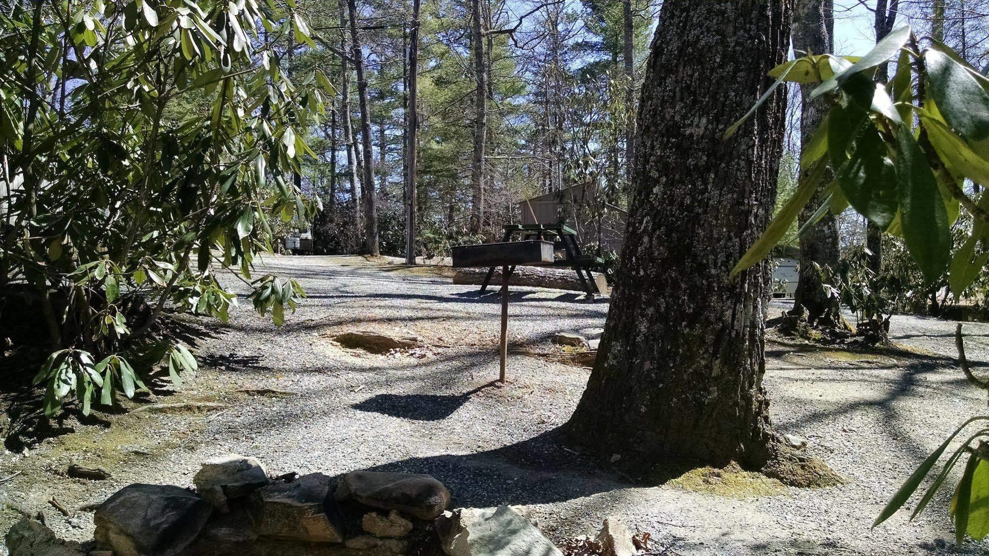 Linville Falls Campground, Rv Park, And Cabins Exterior photo