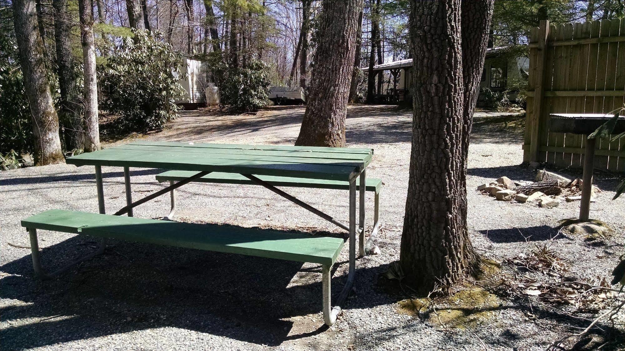 Linville Falls Campground, Rv Park, And Cabins Exterior photo