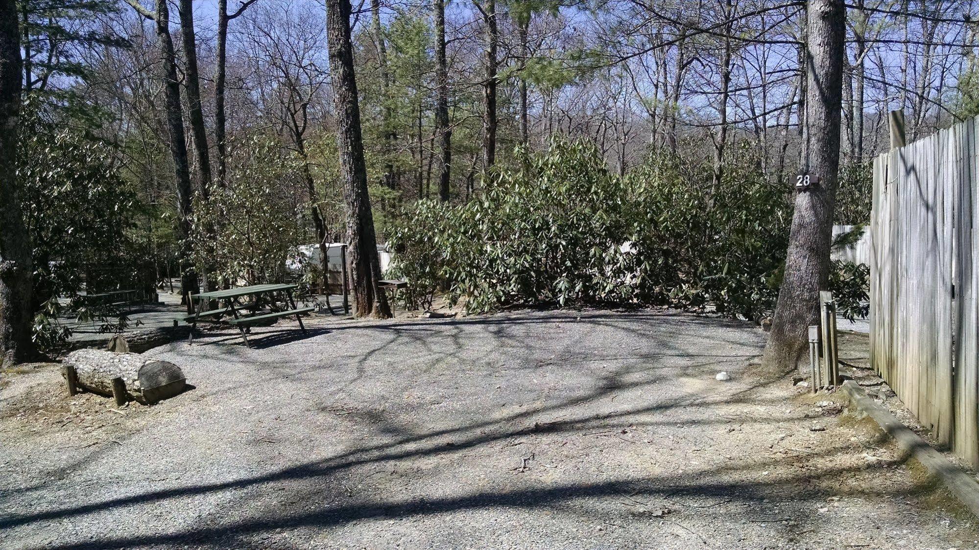 Linville Falls Campground, Rv Park, And Cabins Exterior photo