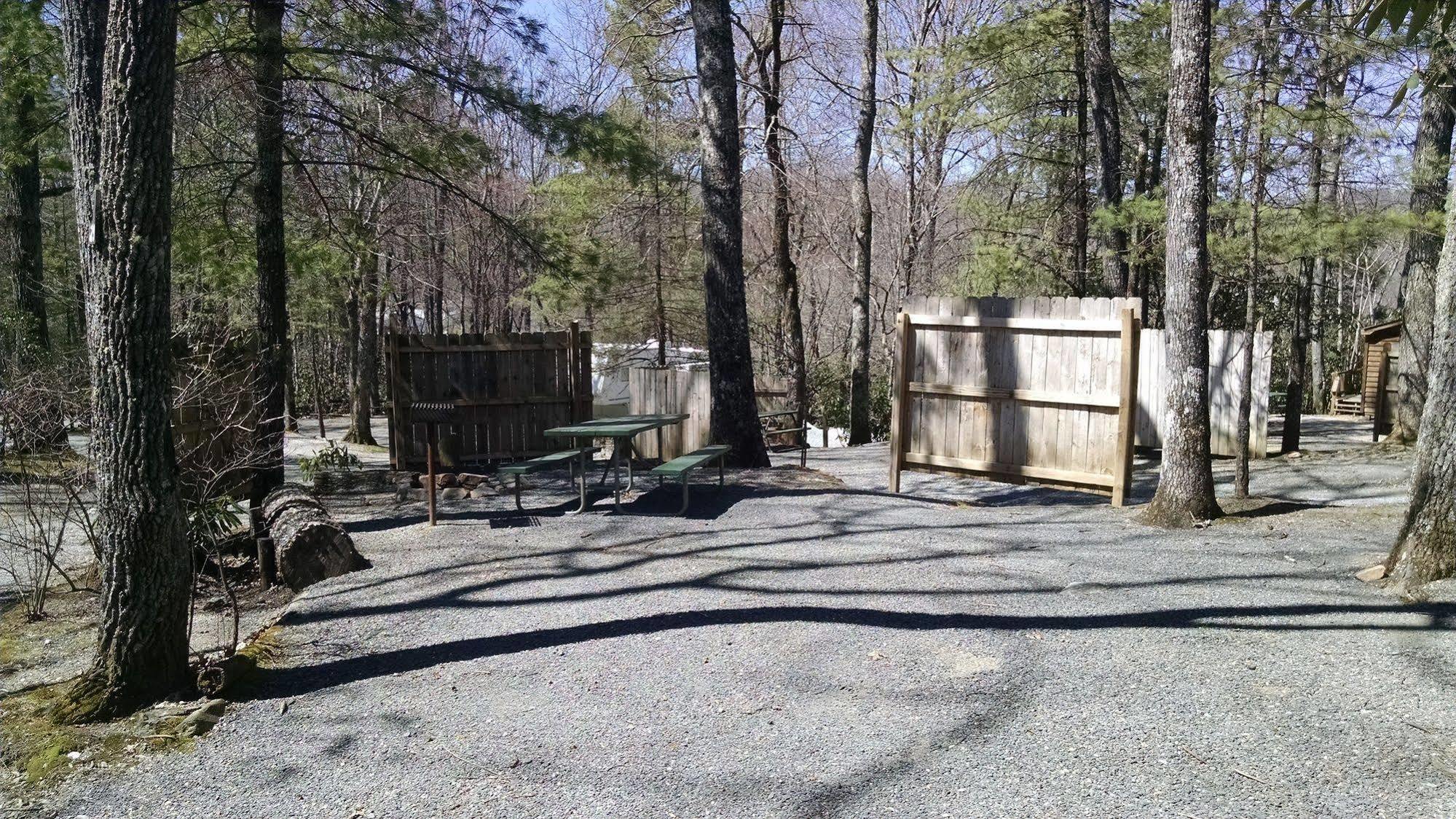 Linville Falls Campground, Rv Park, And Cabins Exterior photo